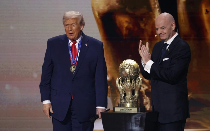 FIFA hứng bão chỉ trích tại lễ bốc thăm World Cup 2026 - Ảnh 2.