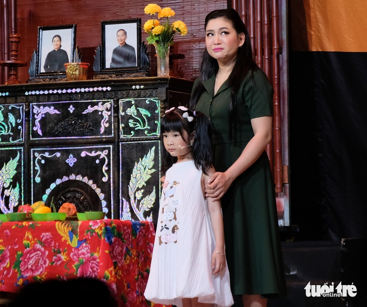 Cháu ngoại nghệ sĩ Kim Tử Long đóng kịch - Ảnh 1. Kim Tử Long - Ảnh 1.