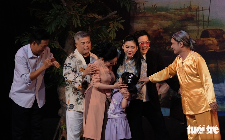 Cháu ngoại nghệ sĩ Kim Tử Long đóng kịch - Ảnh 2. Kim Tử Long - Ảnh 2.