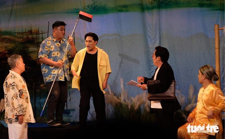 Cháu ngoại nghệ sĩ Kim Tử Long đóng kịch - Ảnh 4. Kim Tử Long - Ảnh 4.