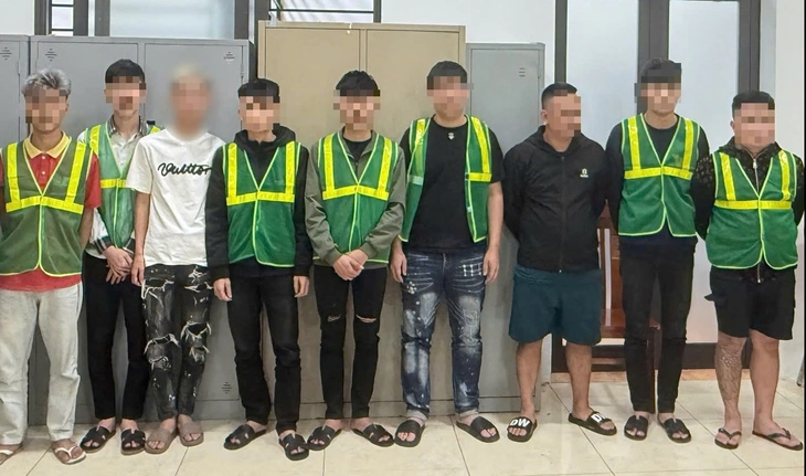 Đánh nữ nhân viên quán ăn, thanh niên bị đánh trả rồi gọi bạn mang hung khí đến trả thù - Ảnh 1.