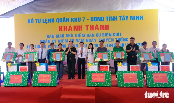 Khánh thành 69 căn nhà biên giới dịp kỷ niệm 80 năm thành lập Quân khu 7 - Ảnh 7.
