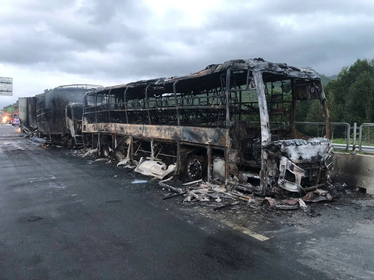 Tai nạn liên hoàn trên cao tốc Vân Phong - Nha Trang, 3 xe bốc cháy - Ảnh 1. Nha Trang - Ảnh 1.