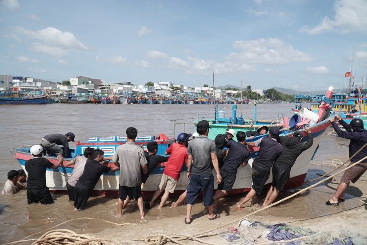 Xả lũ kỷ lục ở Lâm Đồng: Vì sao chỉ thông báo trước 2 giờ? - Ảnh 4.