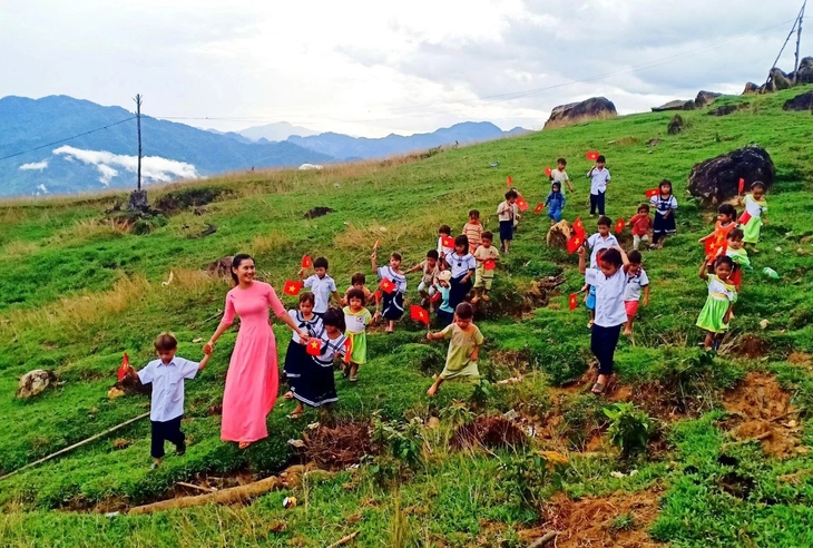 Cô giáo Tắk Pổ Trà Thị Thu nói về lý do chọn ở lại núi rừng - Ảnh 3.