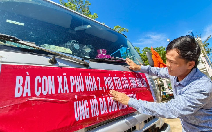 Nước có thể cuốn đi tường vách, nhưng không cuốn nổi gia đình mình - Ảnh 2.