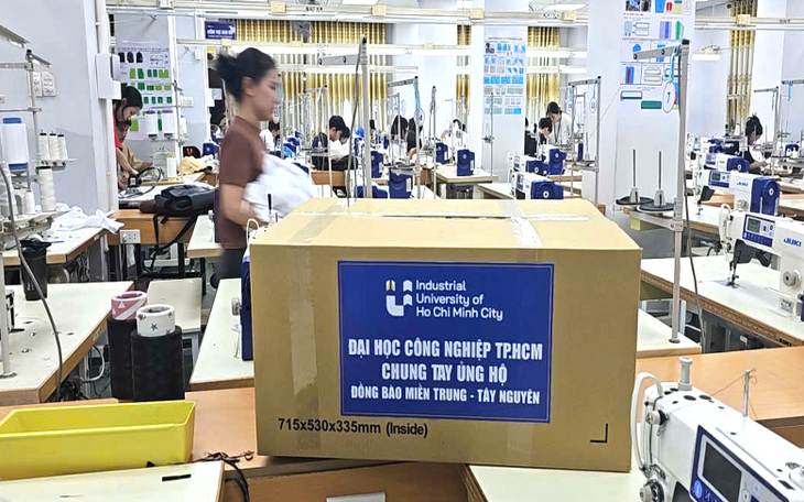 Ký túc xá ĐH Quốc gia TP.HCM hỗ trợ tiền, suất ăn, chỗ ở cho sinh viên vùng bão lũ - Ảnh 3.