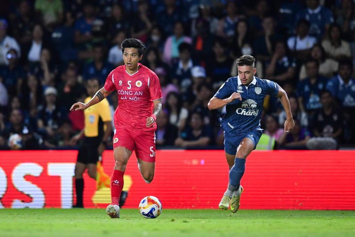 Truyền thông Thái Lan, Indonesia phát sốt với sự trở lại của Văn Hậu - Ảnh 1.