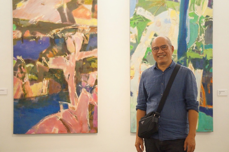 Đỗ Minh Tâm ngồi hát trên đồi - Ảnh 1.