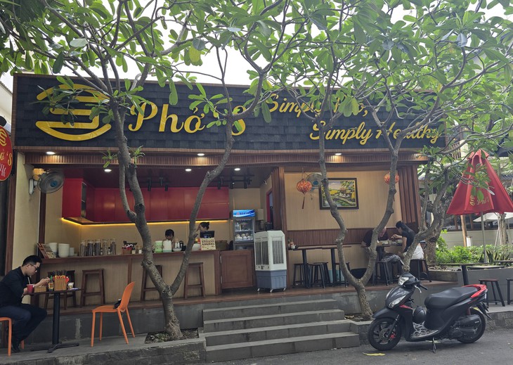 Phở 'S thơm, bổ dưỡng từ Sâm Ngọc Linh - Ảnh 4. Giữa khu Thảo Điền đáng sống nhất thế giới có một Phở 'S thơm, bổ dưỡng từ sâm Ngọc Linh - Ảnh 4.