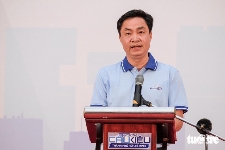 75 tuổi có hơn 20 năm tham gia đi bộ gây quỹ ở phường Cầu Kiệu - Ảnh 2.