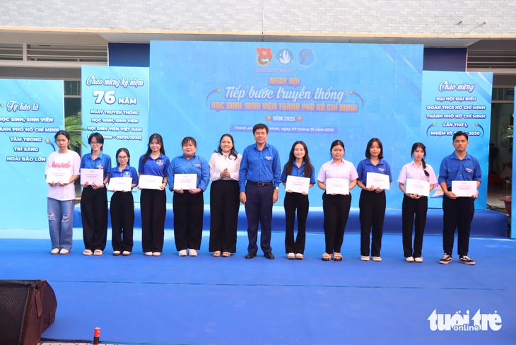 Học sinh, sinh viên TP.HCM 'cháy' trong loạt hoạt động học mà chơi - Ảnh 4.