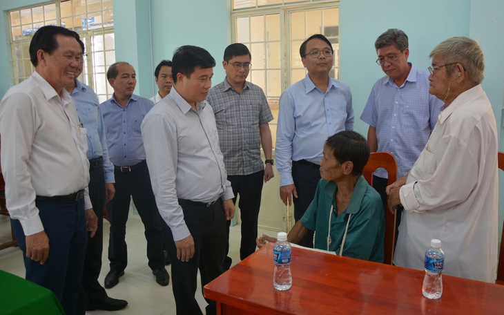 Tạm dừng lưu thông đèo Prenn từ 11h đến 17h để chặt hạ cây nguy hiểm - Ảnh 3.