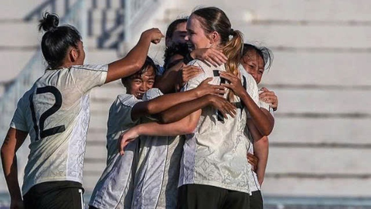 Tuyển nữ Indonesia ngược dòng đánh bại Singapore - Ảnh 1.