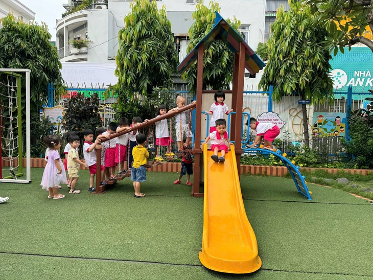 TP.HCM ưu tiên dùng trụ sở dôi dư mở thêm trường mầm non - Ảnh 1.