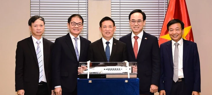 THACO ký Thỏa thuận với Hyundai Rotem, phát triển công nghiệp đường sắt - Ảnh 5.