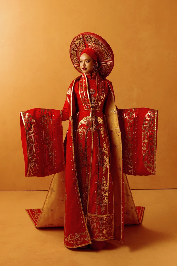 Mai Ngô mang thiết kế lấy cảm hứng từ Nam Phương hoàng hậu đến Miss Charm - Ảnh 2. Mai Ngô - Ảnh 2.