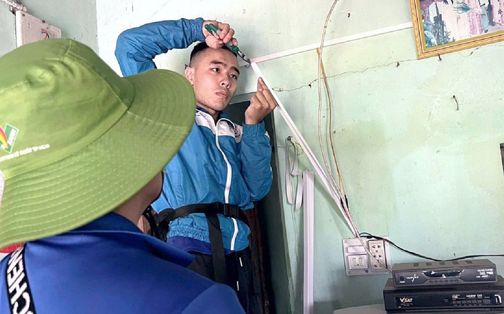 Nhiêũ động từ thấp nhiệt đới suy yếu khiến Nam Trung Bộ mưa to, biển TP.HCM sóng lớn - Ảnh 2.