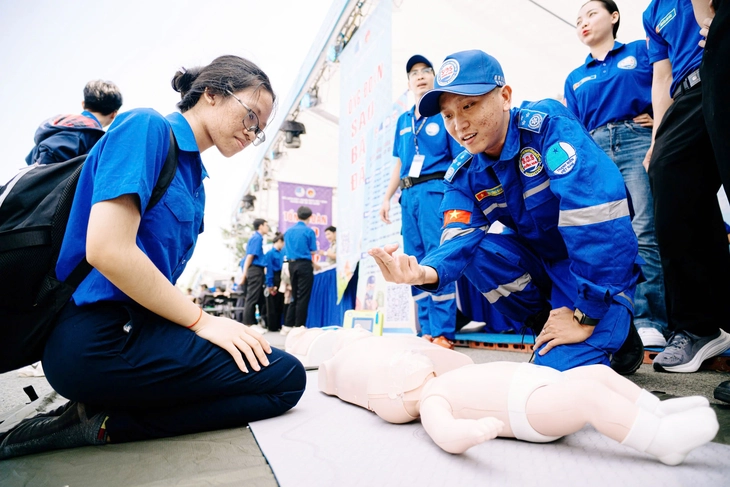 tình nguyện - Ảnh 1.