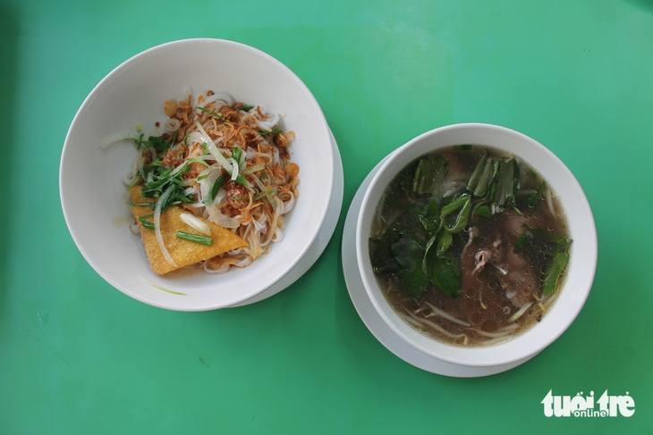 Từng làm marketing cho Coca-Cola, ông chủ Phở Nhà nghỉ việc để theo đuổi nghề bán phở - Ảnh 5. Ăn phở khô, phở đuôi bò, phở Nha Trang... ở Phở Nhà - Ảnh 5.