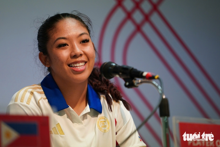 Tiền đạo Philippines nói gì sau khi ghi bàn đánh bại tuyển nữ Việt Nam? - Ảnh 1.