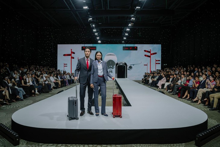 An Phước lần đầu đưa bộ sưu tập Conscious Traveler lên sàn diễn thời trang - Ảnh 3.