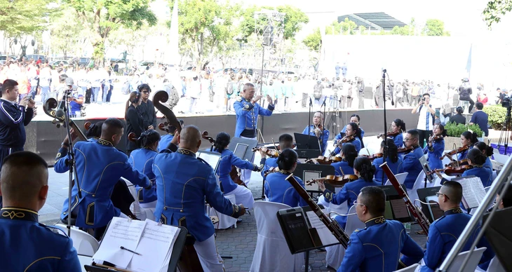 Những khoảnh khắc ấn tượng tại lễ thượng cờ SEA Games 33 - Ảnh 6.