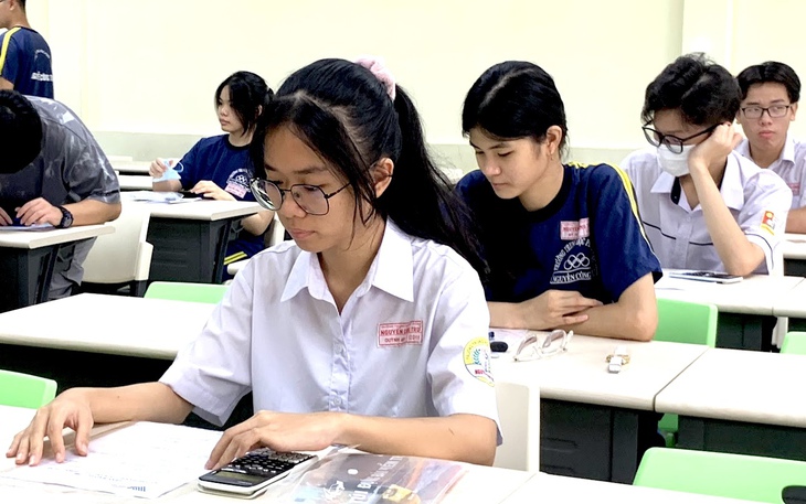 Không học môn hóa, sinh, có đủ sức thi đánh giá năng lực ĐH Quốc gia TP.HCM? - Ảnh 4.