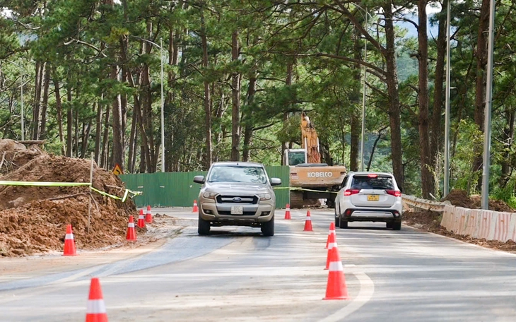 Thông xe đèo D’Ran, quanh Đà Lạt không còn đèo bị sạt lở - Ảnh 2.