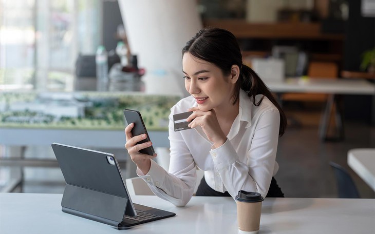 Sacombank triển khai chương trình ưu đãi thẻ dịp Noel và cuối năm 2025  - Ảnh 2.