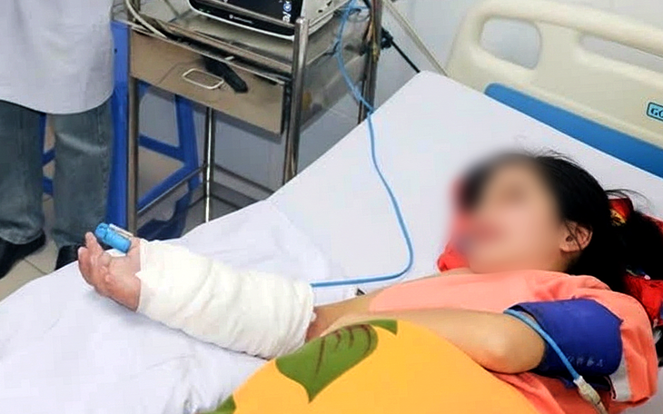 Thanh niên ở Đồng Nai bị nồi bánh chưng đổ đập vào tay làm đứt lìa ngón cái - Ảnh 2.