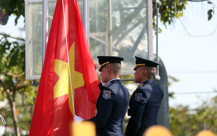 Những cô gái Thái Lan xinh đẹp tại lễ thượng cờ SEA Games 33  - Ảnh 11.