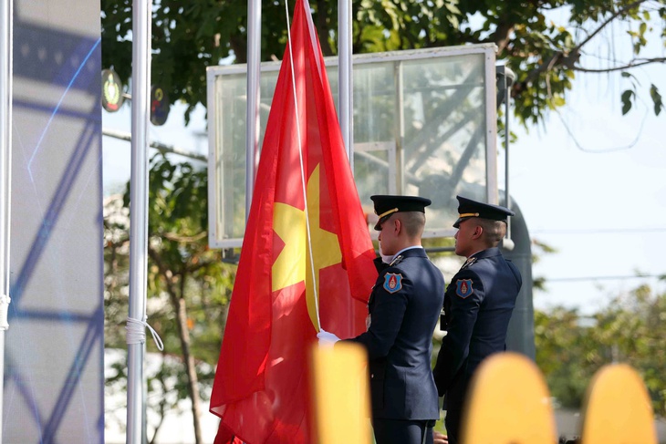 Nhan sắc rực rỡ của các cô gái Thái Lan tại lễ thượng cờ SEA Games 33 - Ảnh 10.