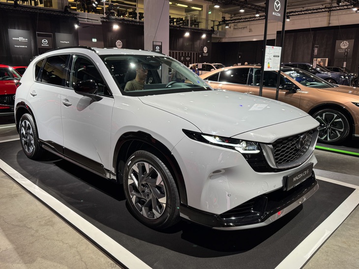 Mazda CX-5 đời mới, CX-90, CX-60 bất ngờ xuất hiện tại Việt Nam: Ra mắt ngay tháng 12-2025? - Ảnh 1.
