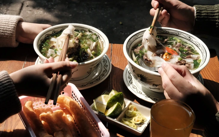 Phở Tàu Bay, phở Bắc vô Nam, người Sài Gòn - TP.HCM nhớ lắm - Ảnh 3.