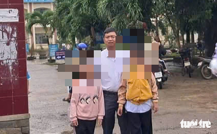 Hai bé gái bị xích chân phòng bẩn thỉu đã được đưa về bên ngoại - Ảnh 4.