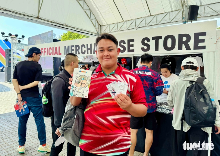 Đồ lưu niệm SEA Games 33 hút hàng - Ảnh 2.