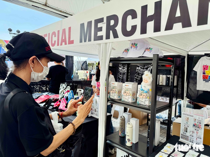 Đồ lưu niệm SEA Games 33 hút hàng - Ảnh 5.