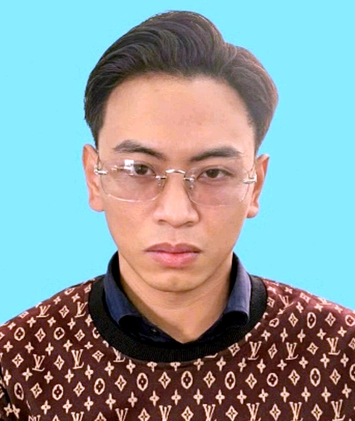 Bắt tạm giam 'tổng tài' trong vụ chỉ đạo đánh nhân viên quán cà phê - Ảnh 1.