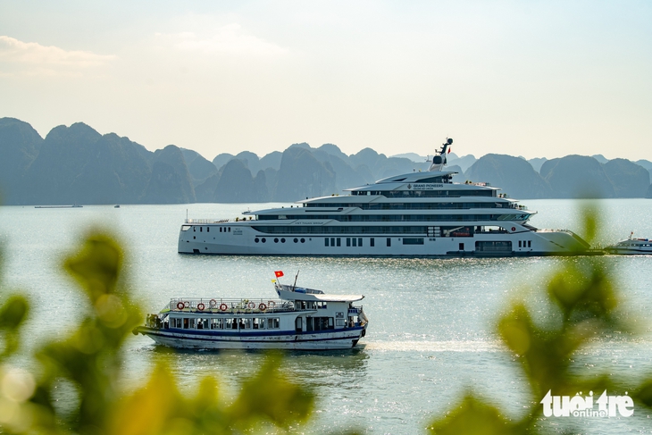 Vịnh Hạ Long có 'Hãng du thuyền xanh tốt nhất thế giới' - Ảnh 1.