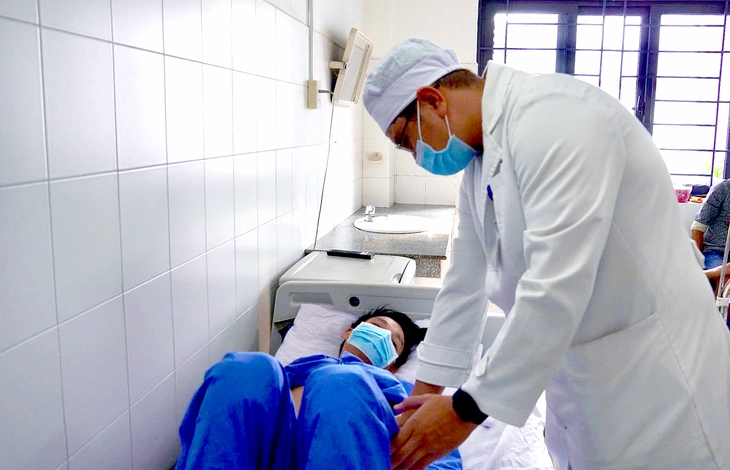 Điều trị thành công nang giả tụy lớn, viêm tụy bằng kỹ thuật mới - Ảnh 1.