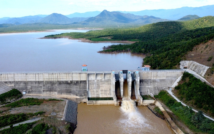 Khánh Hòa thông tin vụ hồ thủy lợi 85 triệu m³ vừa khánh thành vài tháng đã nứt - Ảnh 2.