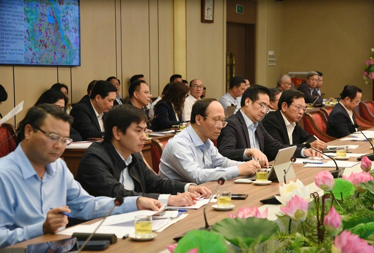 Bí thư Hà Nội họp gỡ vướng cho dự án đường vành đai 2,5 bị chậm tiến độ nhiều năm - Ảnh 2.