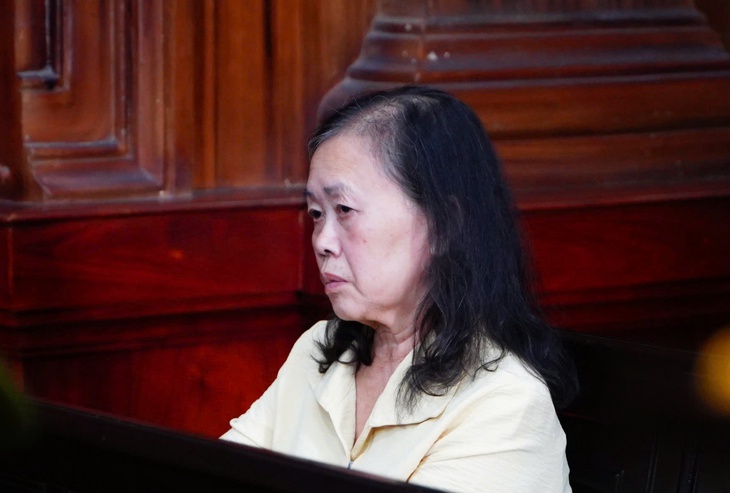 Cựu Giám đốc Sở Giáo dục và Đào tạo TP.HCM Lê Hồng Sơn, cựu Chánh văn phòng Lê Phương Nga hầu tòa - Ảnh 3.