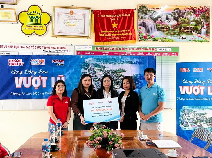 Home Credit lọt Top 10 Doanh nghiệp Bền vững lĩnh vực Thương mại - Dịch vụ - Ảnh 2.