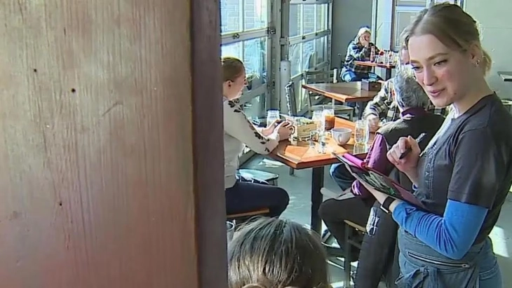 Tiền tip - Ảnh 2.