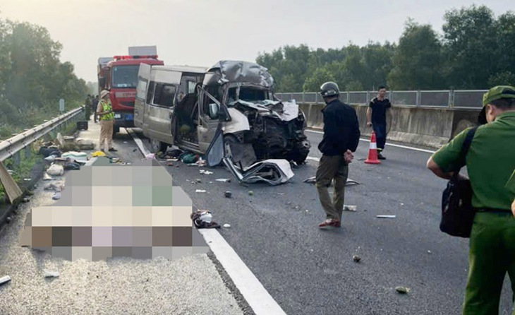 Lãnh đạo Đà Nẵng thăm các nạn nhân vụ tai nạn xe khách và đầu kéo trên cao tốc, 4 người chết - Ảnh 3.