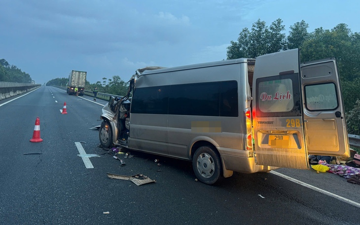 Tai nạn giữa xe khách và xe đầu kéo trên cao tốc: Lời kể người thoát chết - Ảnh 10.