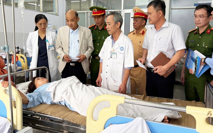 Công nhân làm cống thoát nước bị tường nhà đổ sập gây tử vong ở Đà Nẵng - Ảnh 3.
