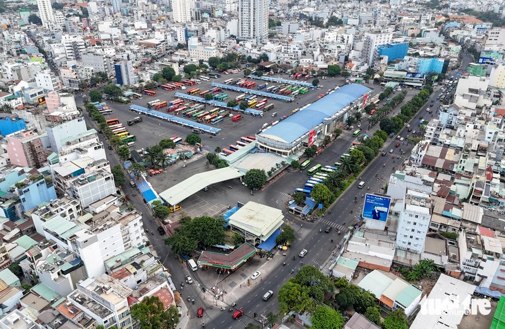 Toàn cảnh Hàng Xanh đến cầu Bình Triệu: Kẹt xe “không lối thoát” và nhà cửa xô lệch chờ TOD - Ảnh 12.